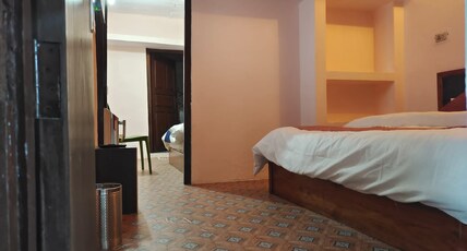 Hotel Necklace Moon Room Type - Deluxe Room