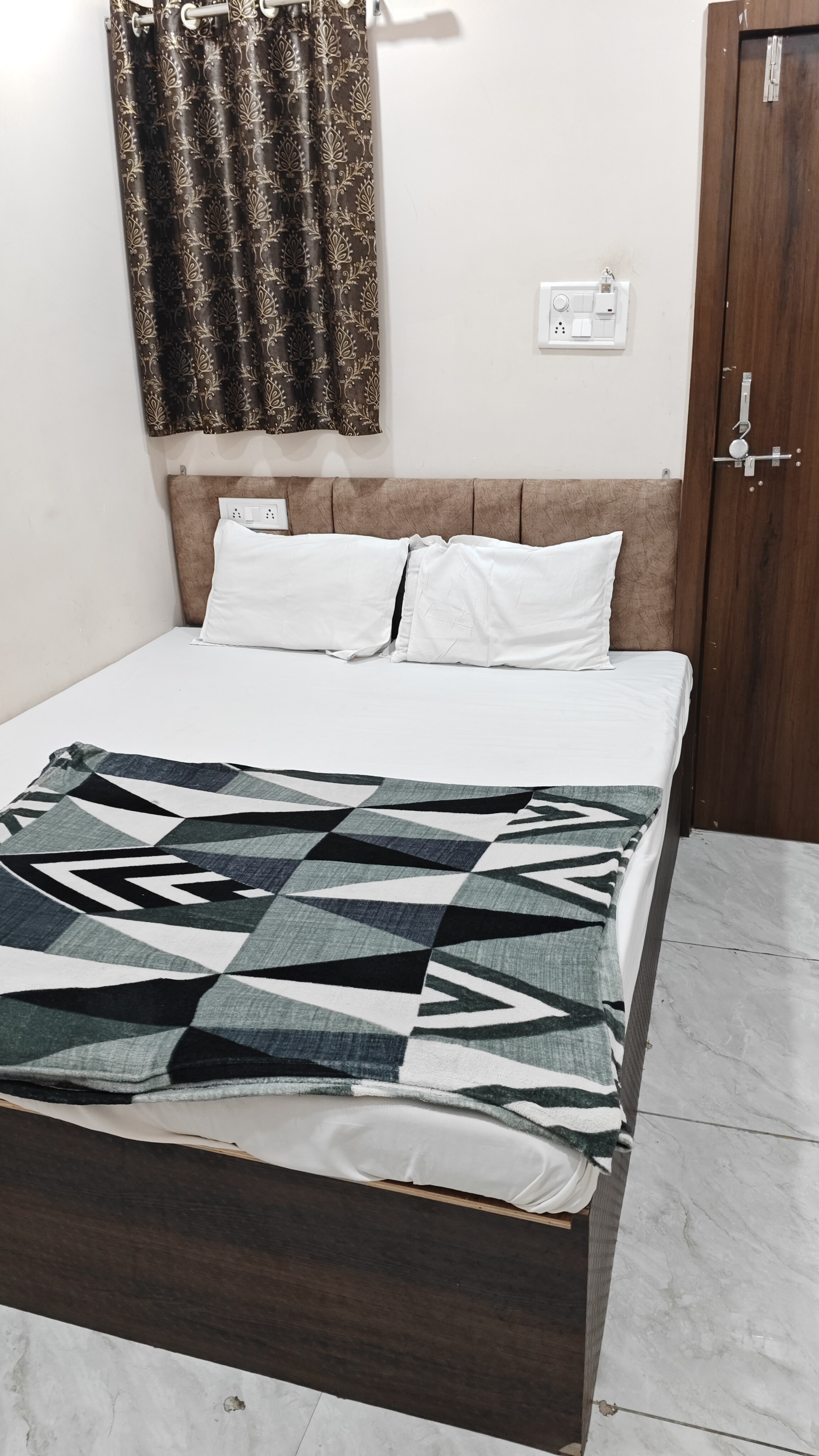 New Khandelwal GUEST HOUSE - Tap to explore photos