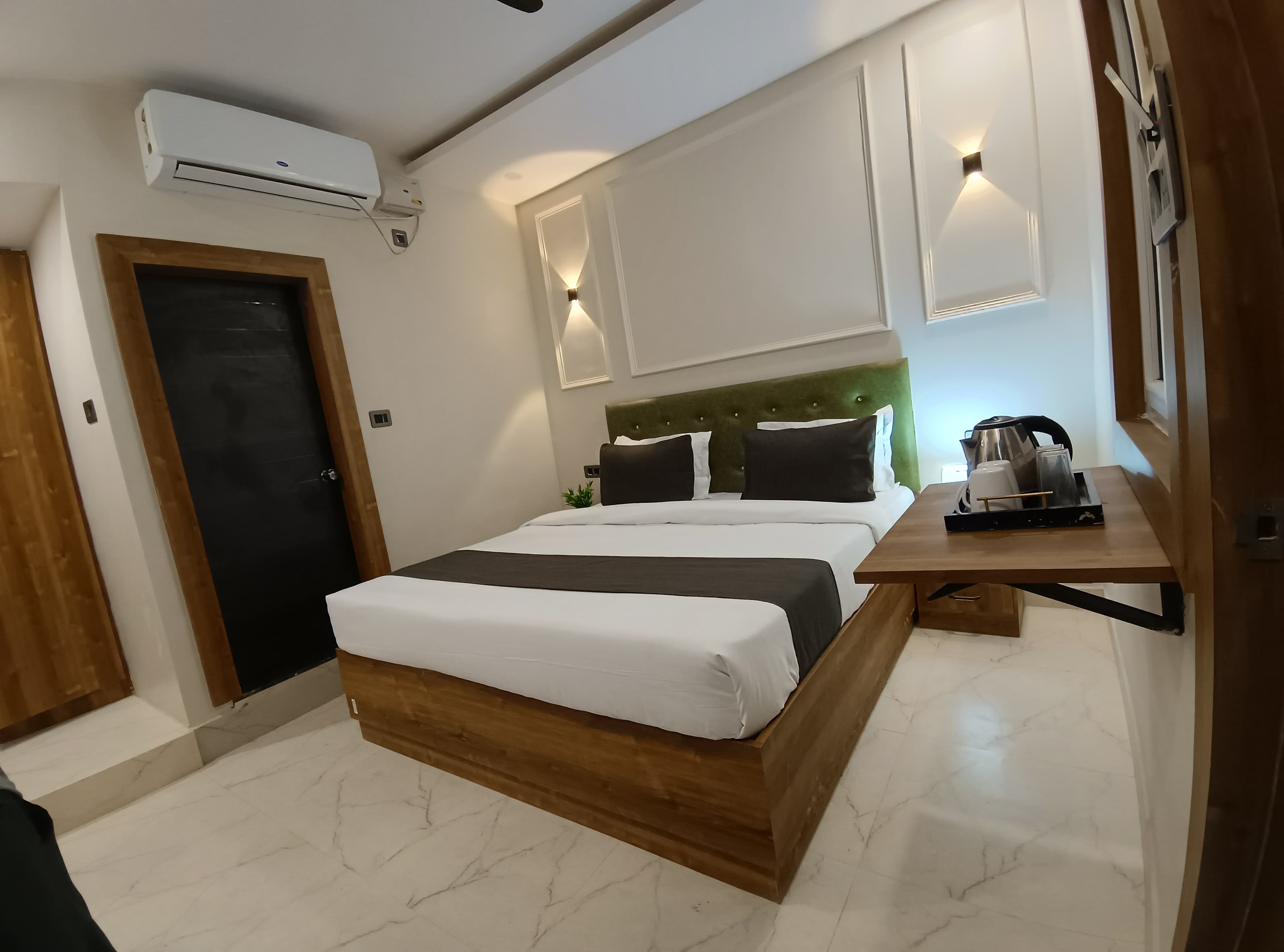 Hotel Onyx Inn Zero Degree - Tap to explore photos