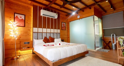 Wooden ECR Sea Resort Room Type - Deluxe