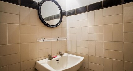 Shahar Palace Room Type - Shared Bathroom bunker room
