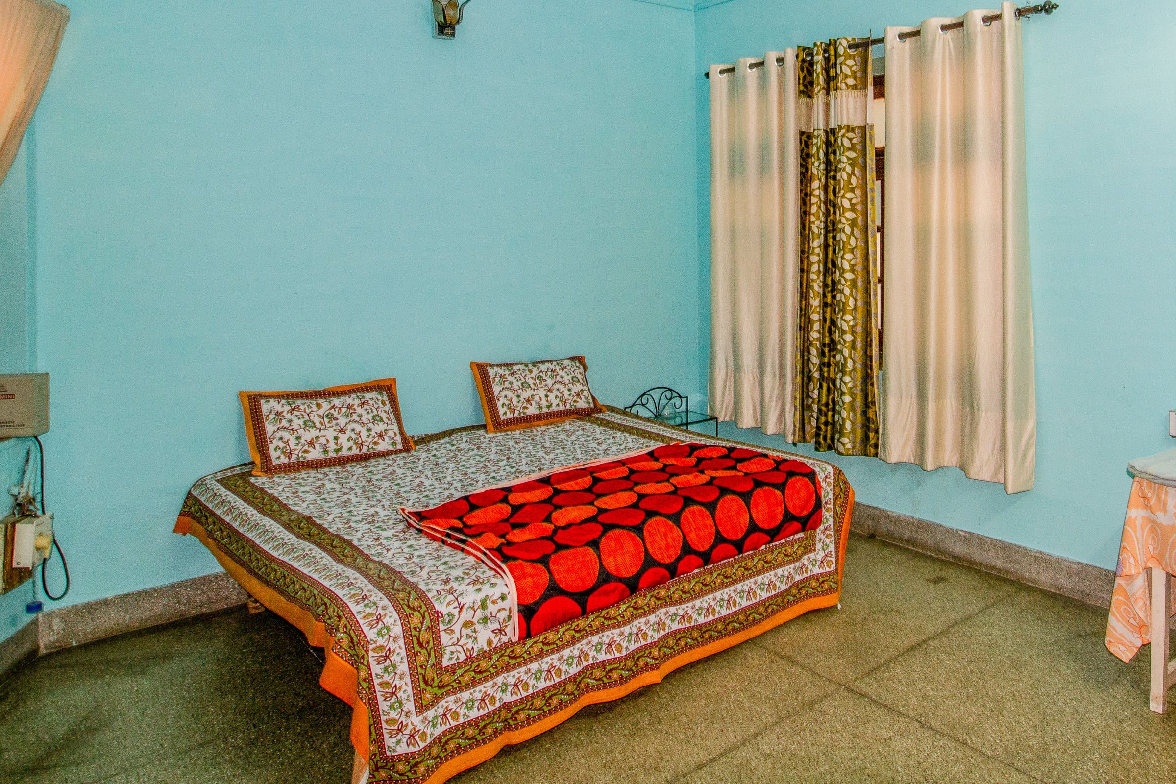 Lucknow Homestay - Tap to explore photos