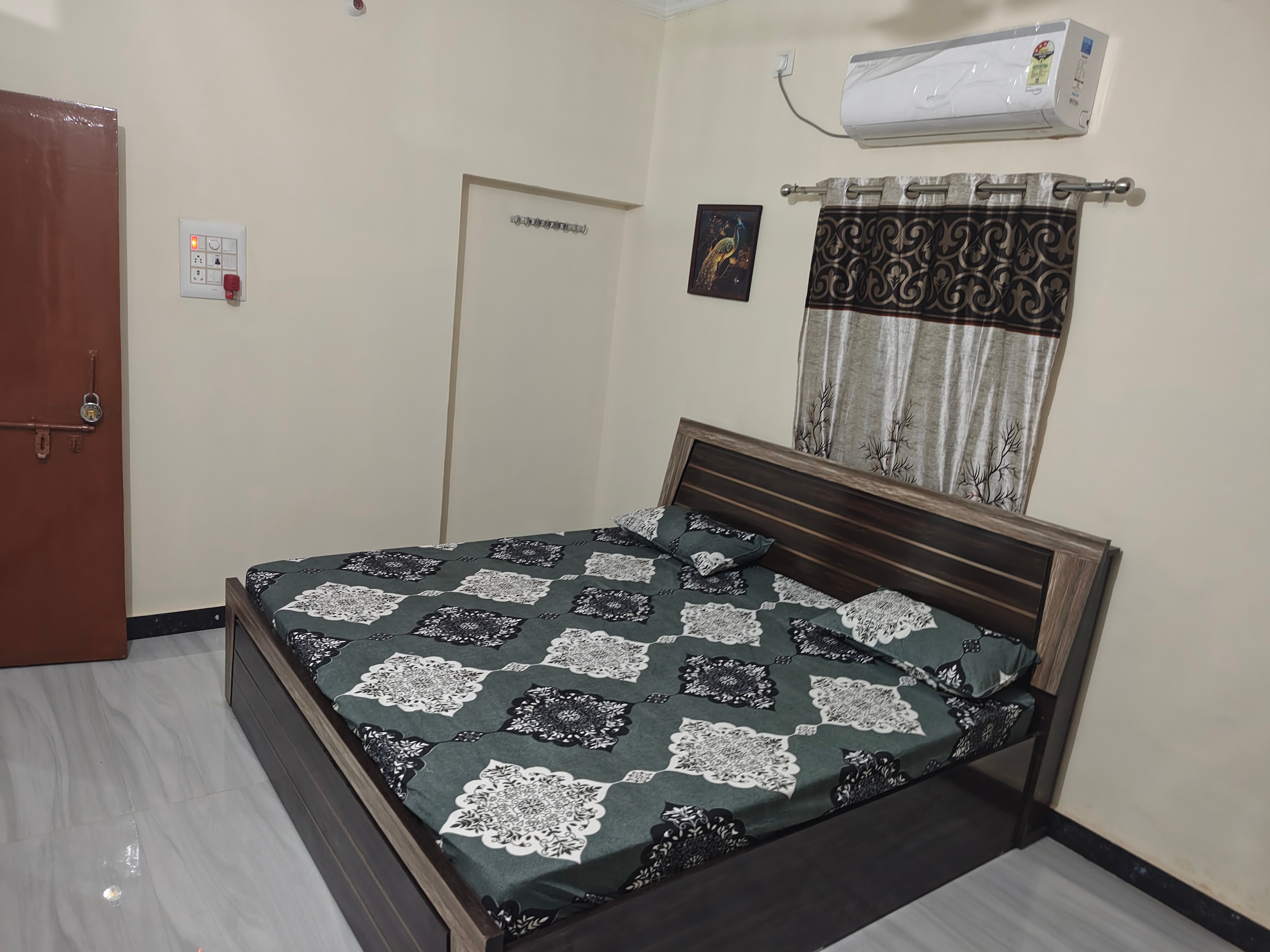 Srinath Homestay - Tap to explore photos