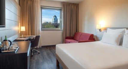 Novotel Brescia 2 Room Type - Superior Room with 1 king-size bed and sofa bed