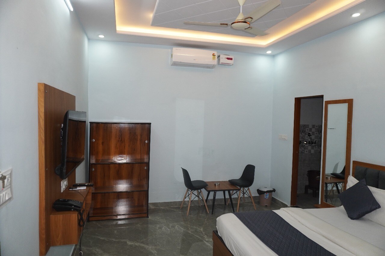 Hotel Yash Palace - Tap to explore photos