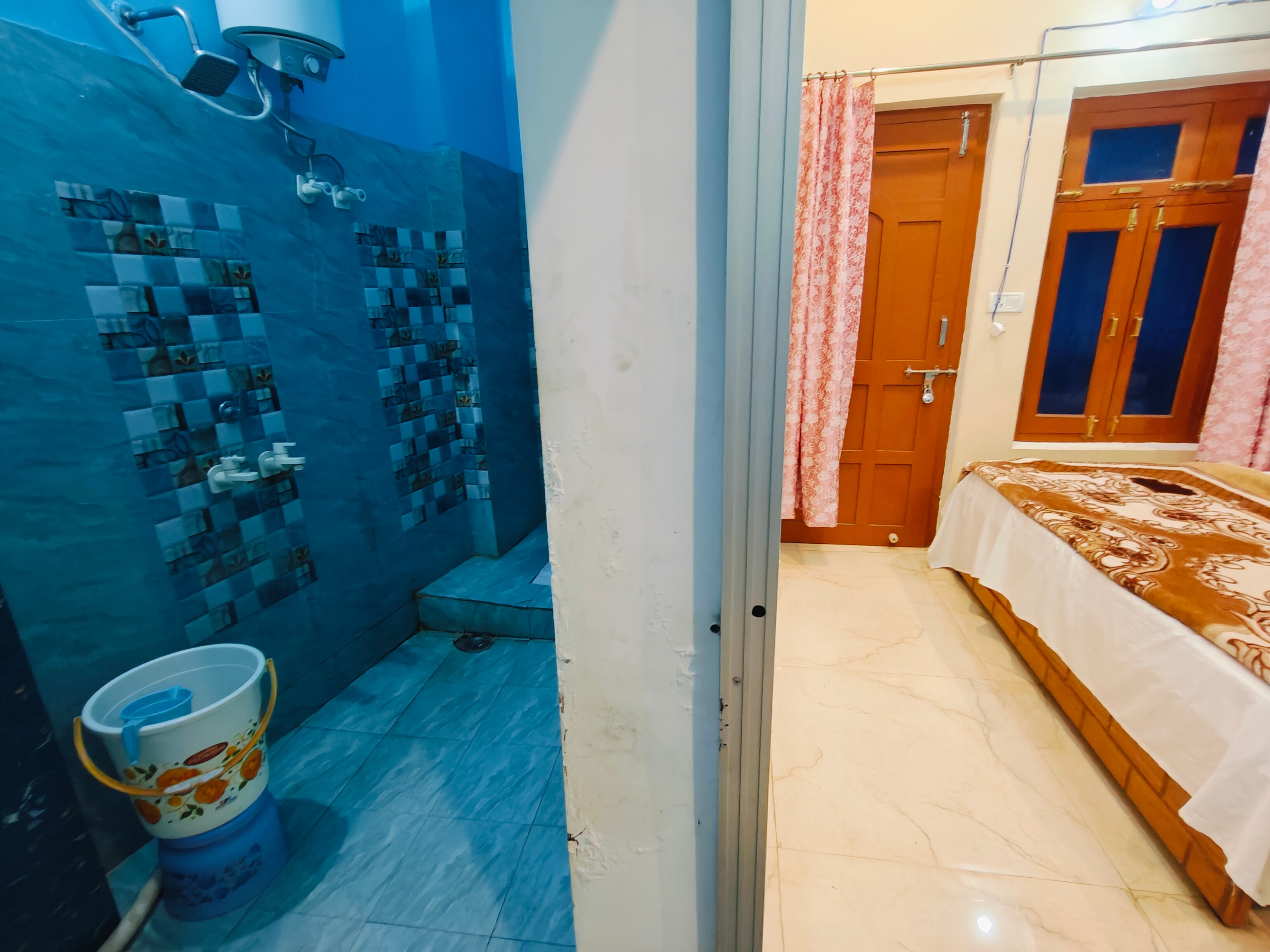 Om Niketan Home Stay Ayodhya Dhaam - Tap to explore photos