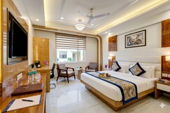 Hotel York Legacy 2 Min from New Delhi Railway Station & Connaught Palace