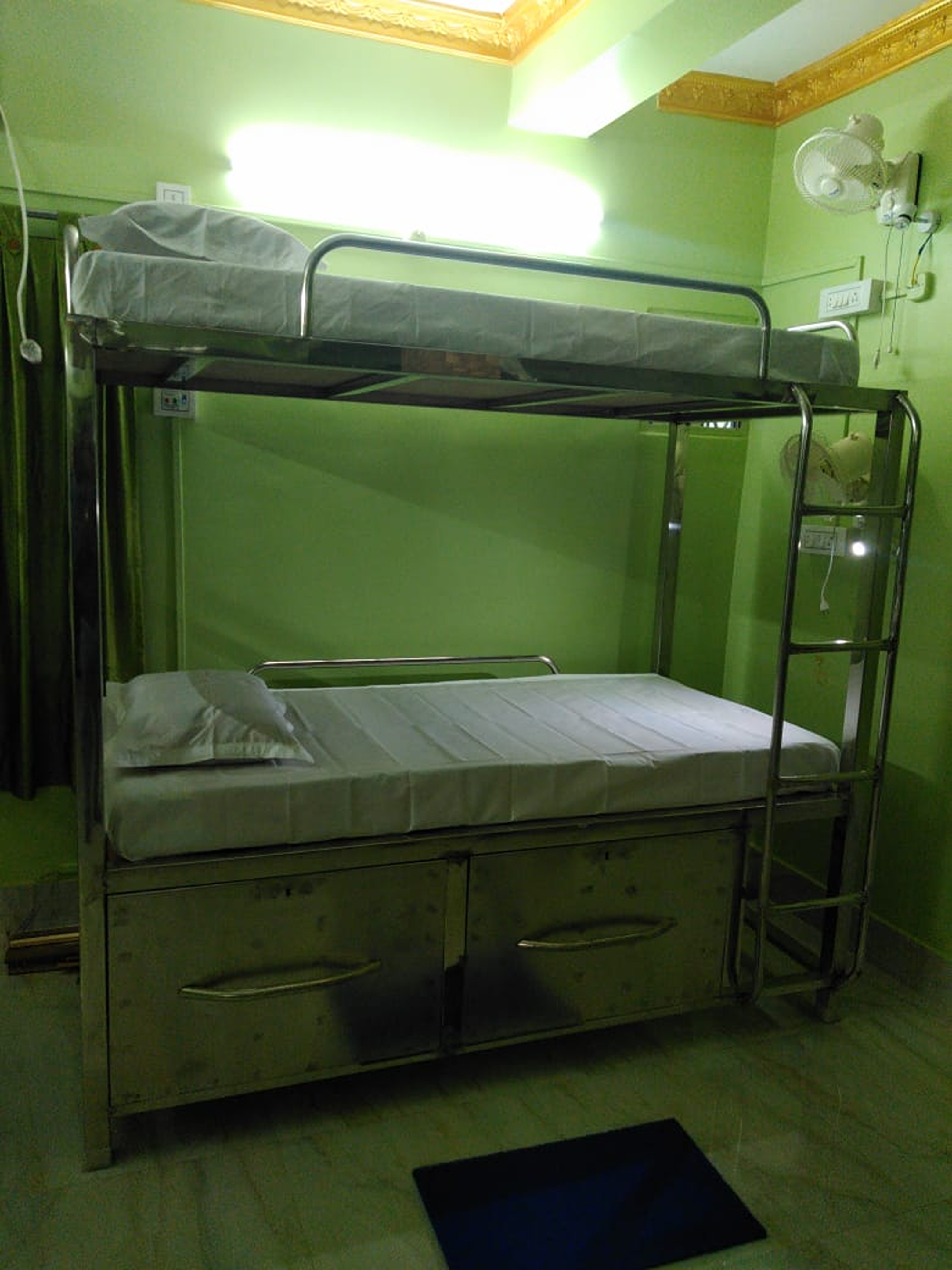Kolkata Guest House in Dakshineswar - Tap to explore photos