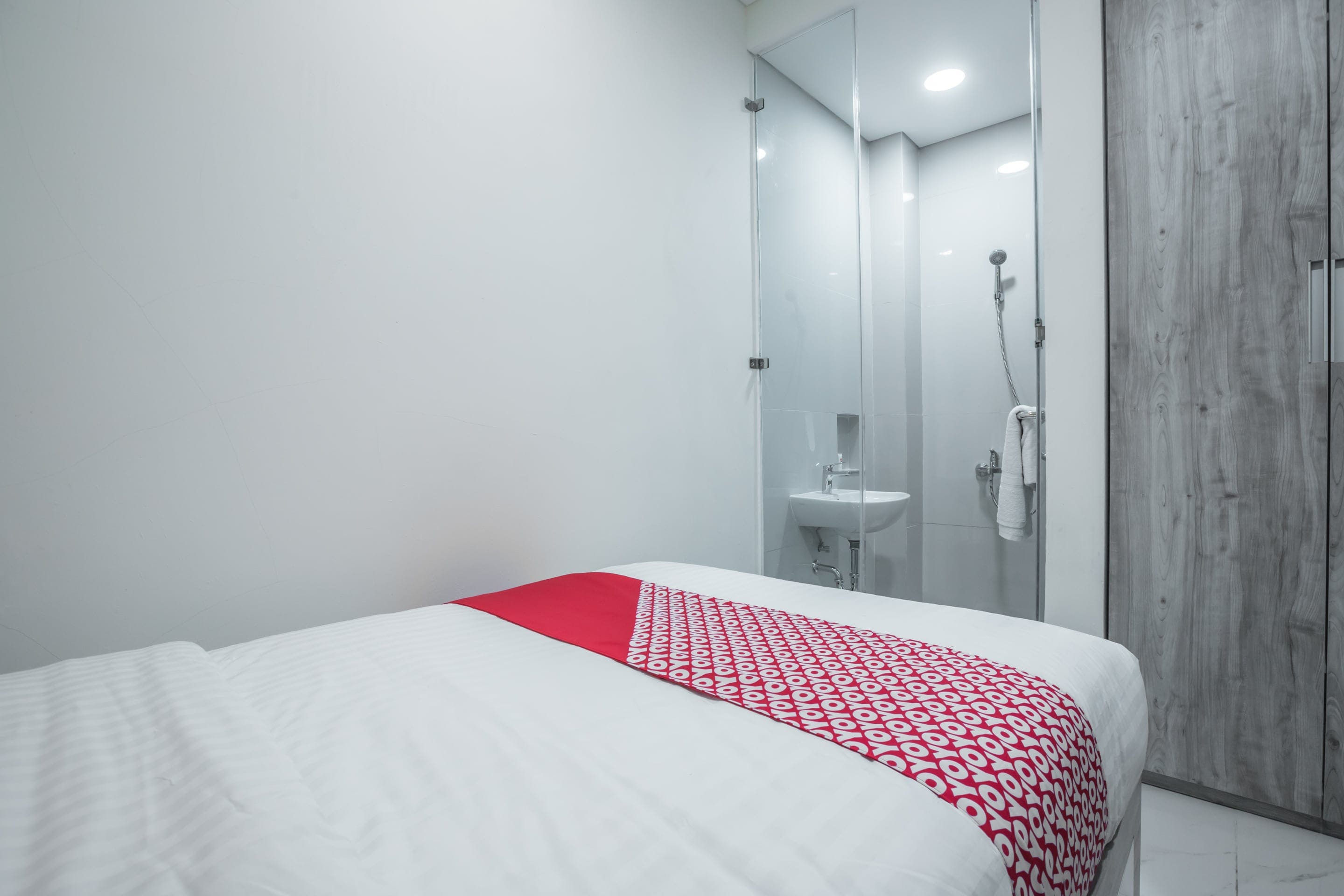 Hotel O Residence Khoe - Tap to explore photos