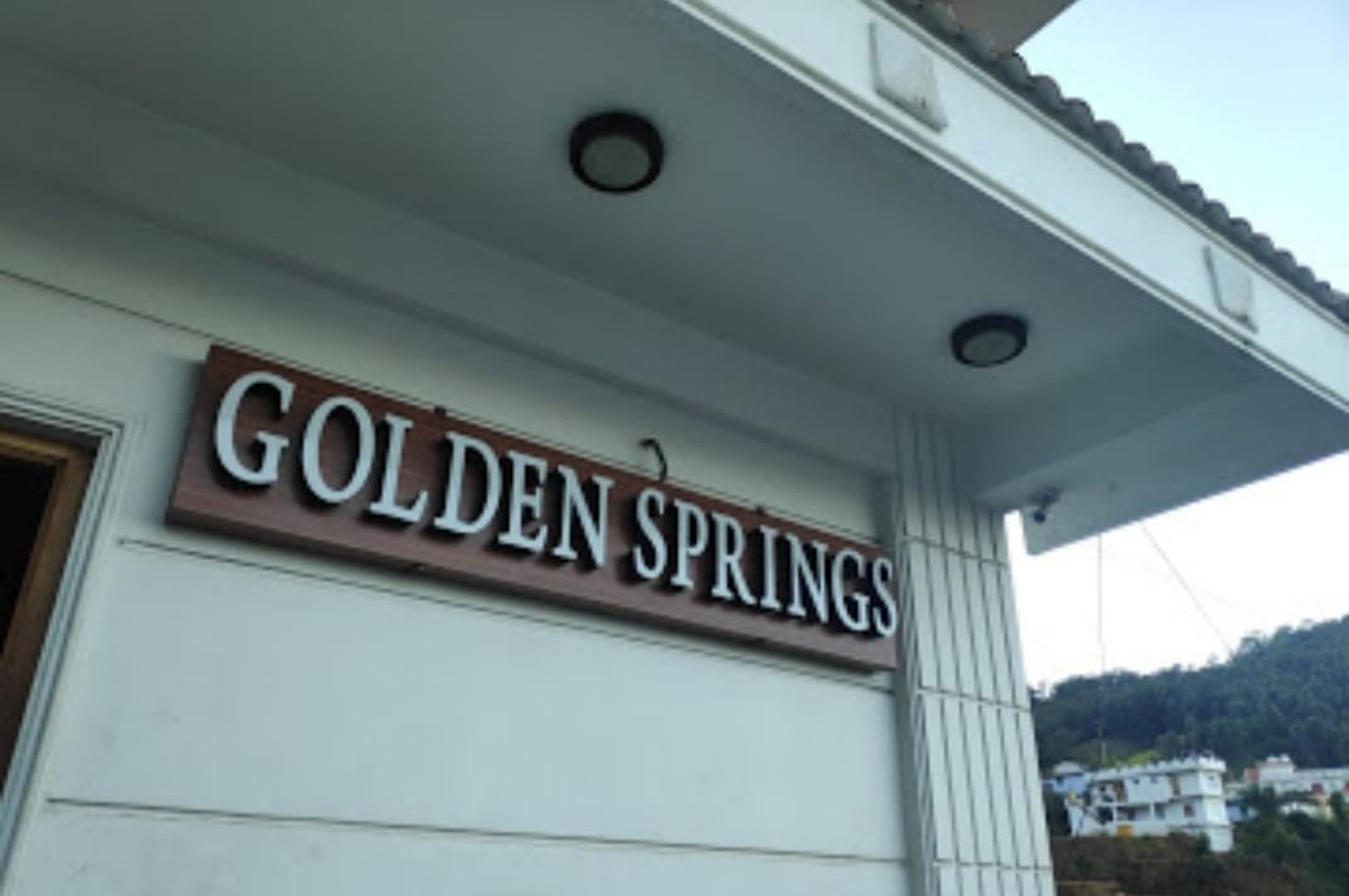Golden Springs - Tap to explore photos