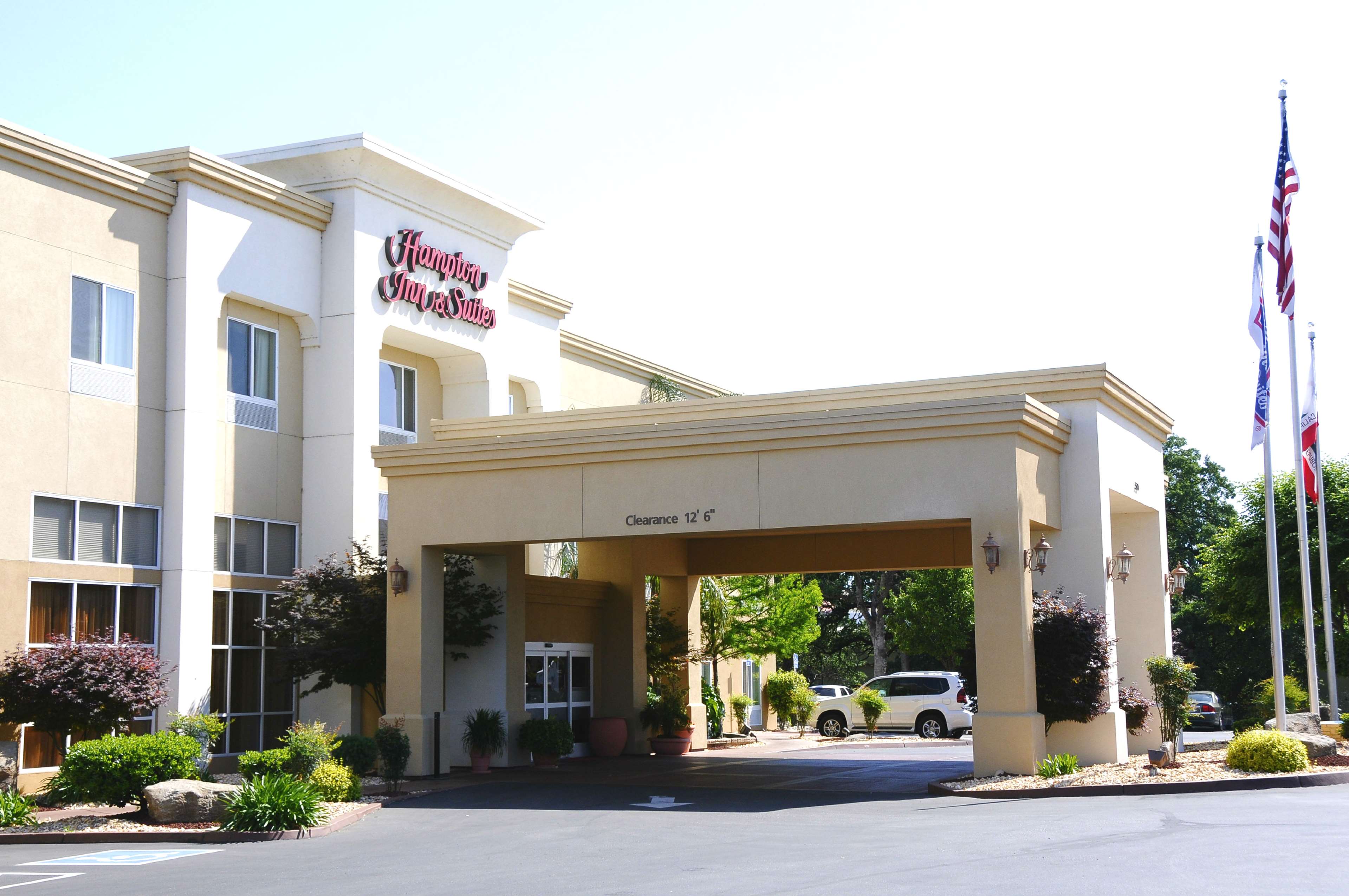 Hampton Inn & Suites by Hilton Red Bluff - Tap to explore photos