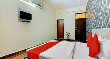 Hotel O Sky In Near By Sector 62 Room Type - Classic