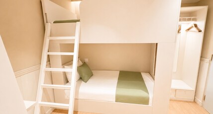 The Opera House Chinatown- Newly Renovated Room Type - Ensemble Twin Bunk Room, No window