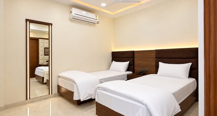 JMD Royal Residency I Luxury Hotel I With Parking Room Type - Deluxe Luxury Room with Twin Size Beds