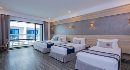 Kaani Grand Sea view Room Type - Quadruple Room with Balcony and Island View Kaani Grand Sea view Room Type - Quadruple Room with Balcony and Island View