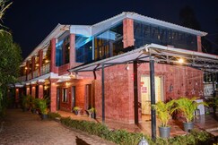 Hotel on the Rocks