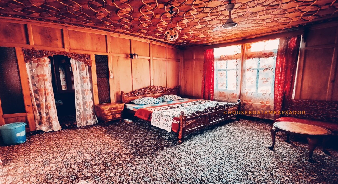 Houseboat Ambassador - Tap to explore photos