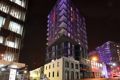 Ramada Suites Victoria Street West