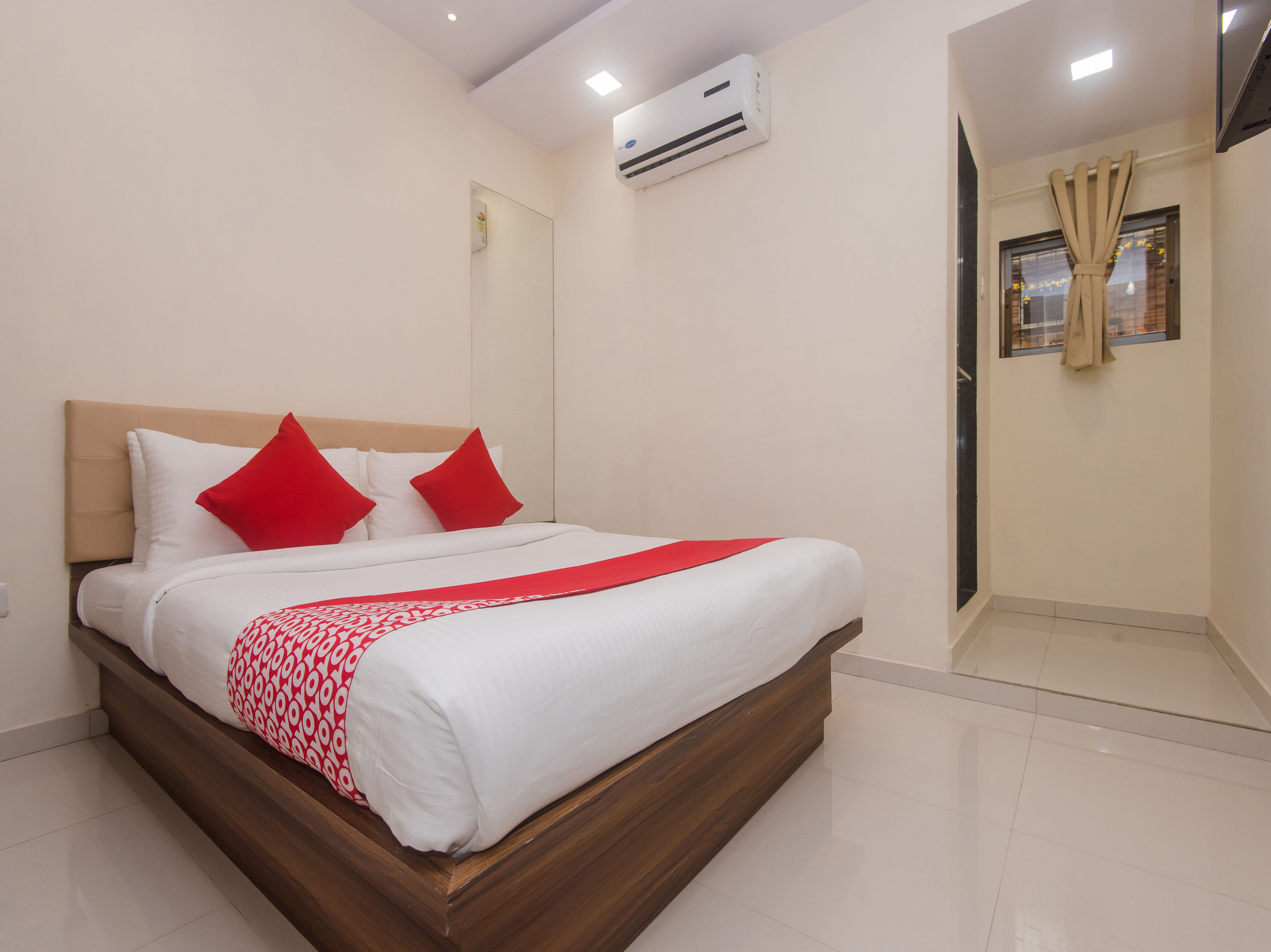 OYO Flagship 23259 Hotel Galaxy Inn - Tap to explore photos