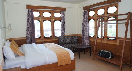 Hotel Snowleopards Room Type - Deluxe Room