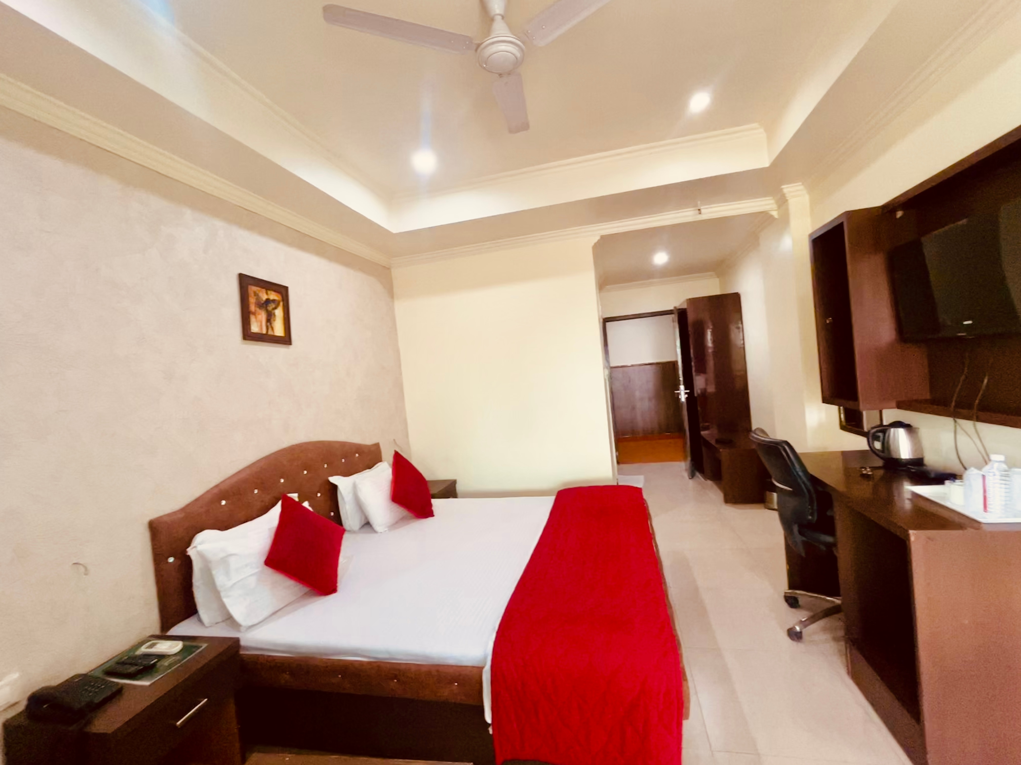 Hotel Bodhgaya Gautam - Tap to explore photos