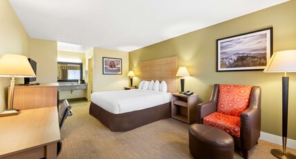 Best Western Dayton Room Type - 1 King Bed, Non-Smoking, Microwave And Refrigerator, Wi-Fi, Full Breakfast