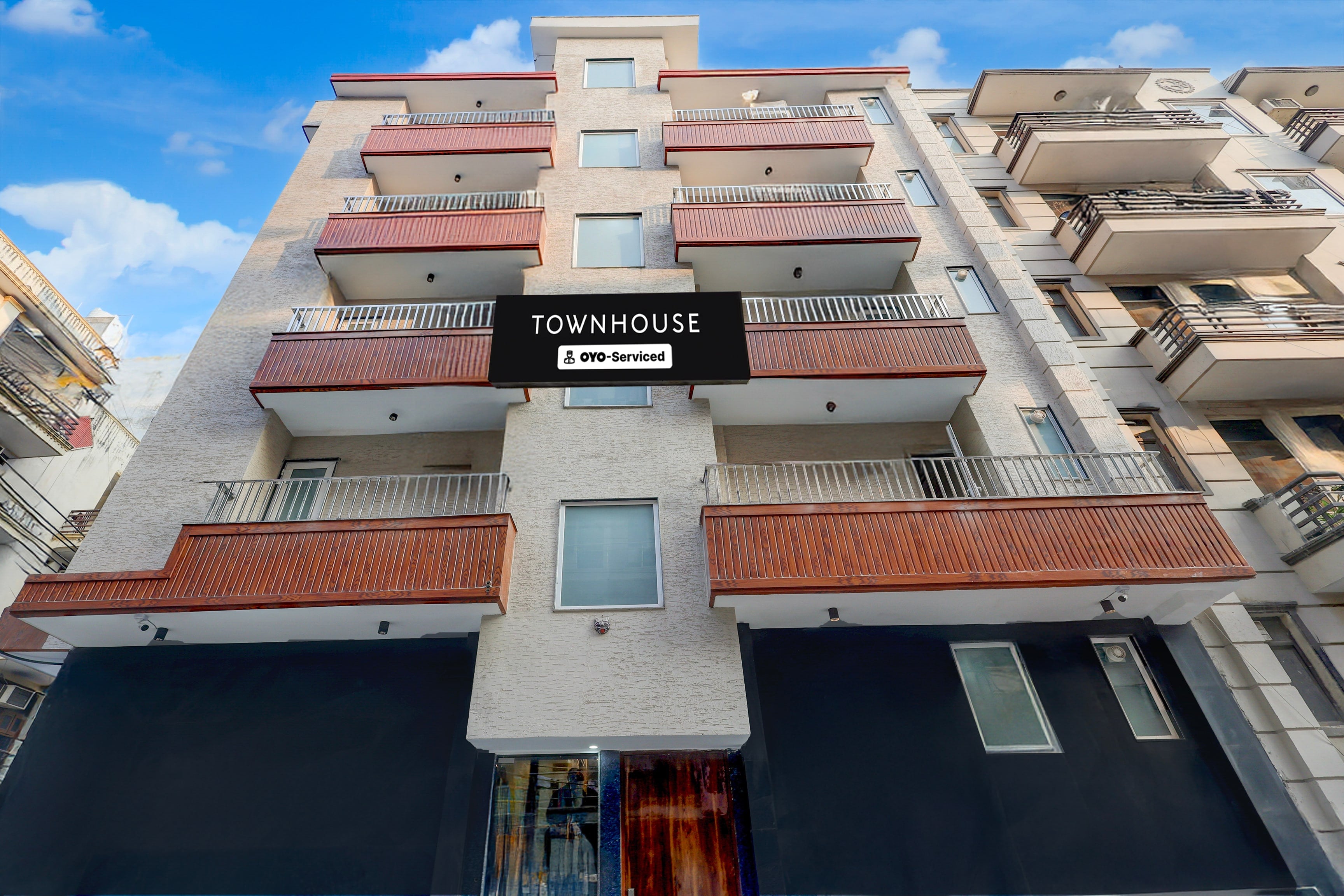 Townhouse Phase 3 DLF Cyber City - Tap to explore photos