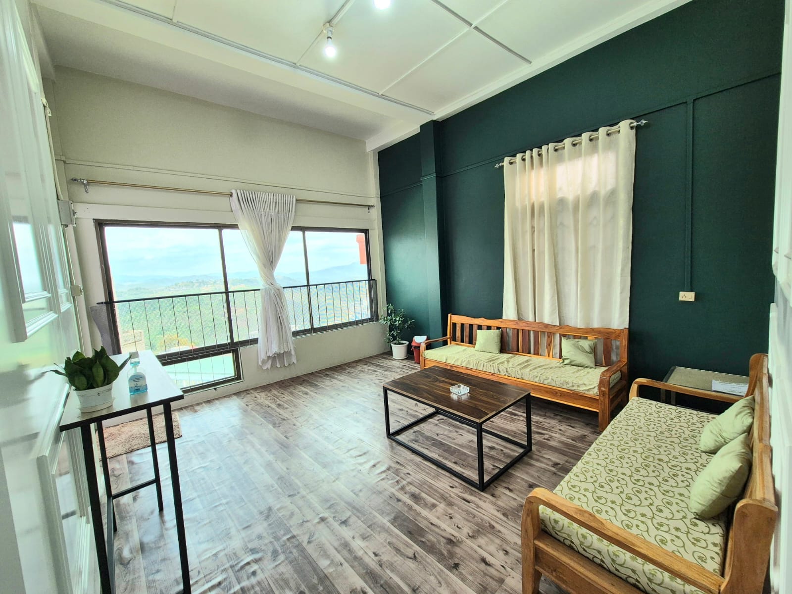 CHARMS HOMESTAY - Tap to explore photos