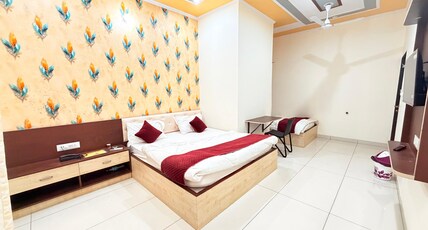 Hotel Santosh Palace (Free Gated Parking & 10 Minutes walk from Temple) Room Type - Deluxe Triple Room ( 1 Double Bed + 1 Single Bed | 3 Pax )