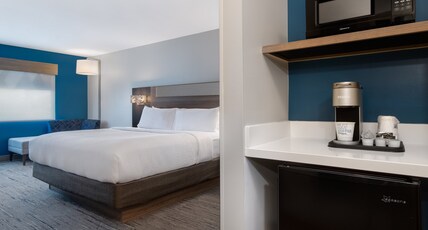 Holiday Inn Express & Suites OSCODA Room Type - 1 King Standard Communications Accessible
