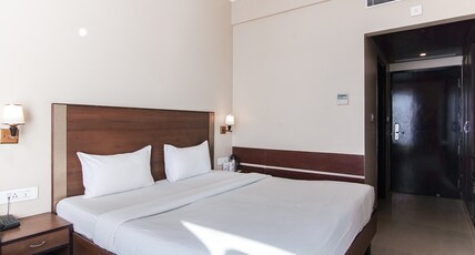 Hotel Janhvi International Room Type - Deluxe Room