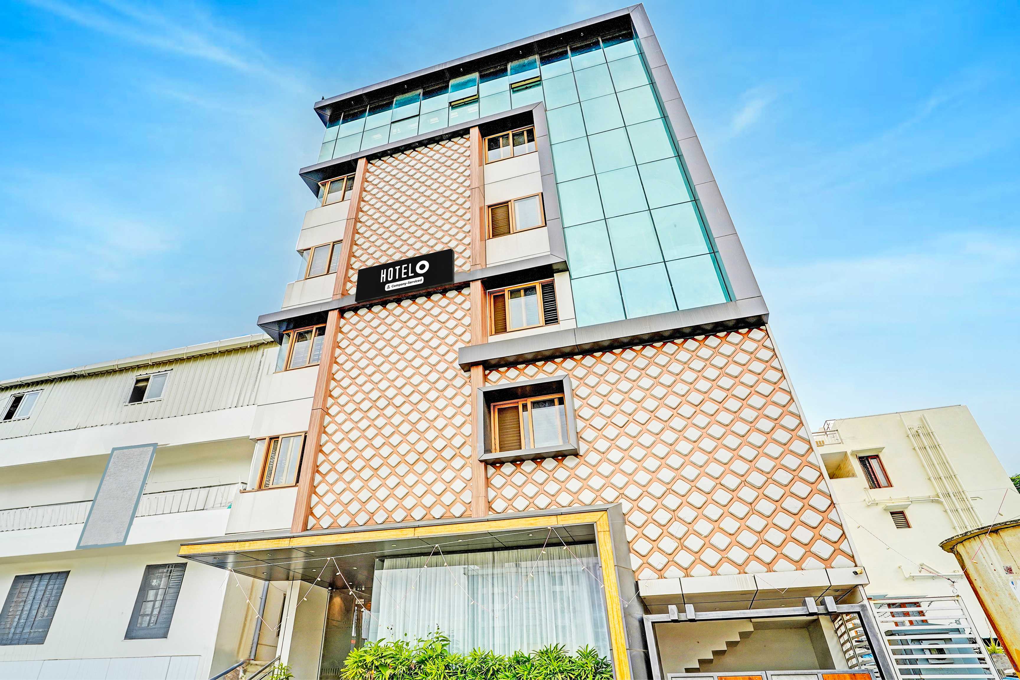 Townhouse Oak Suryanaarayana Swamy Temple Indiranagar - Tap to explore photos