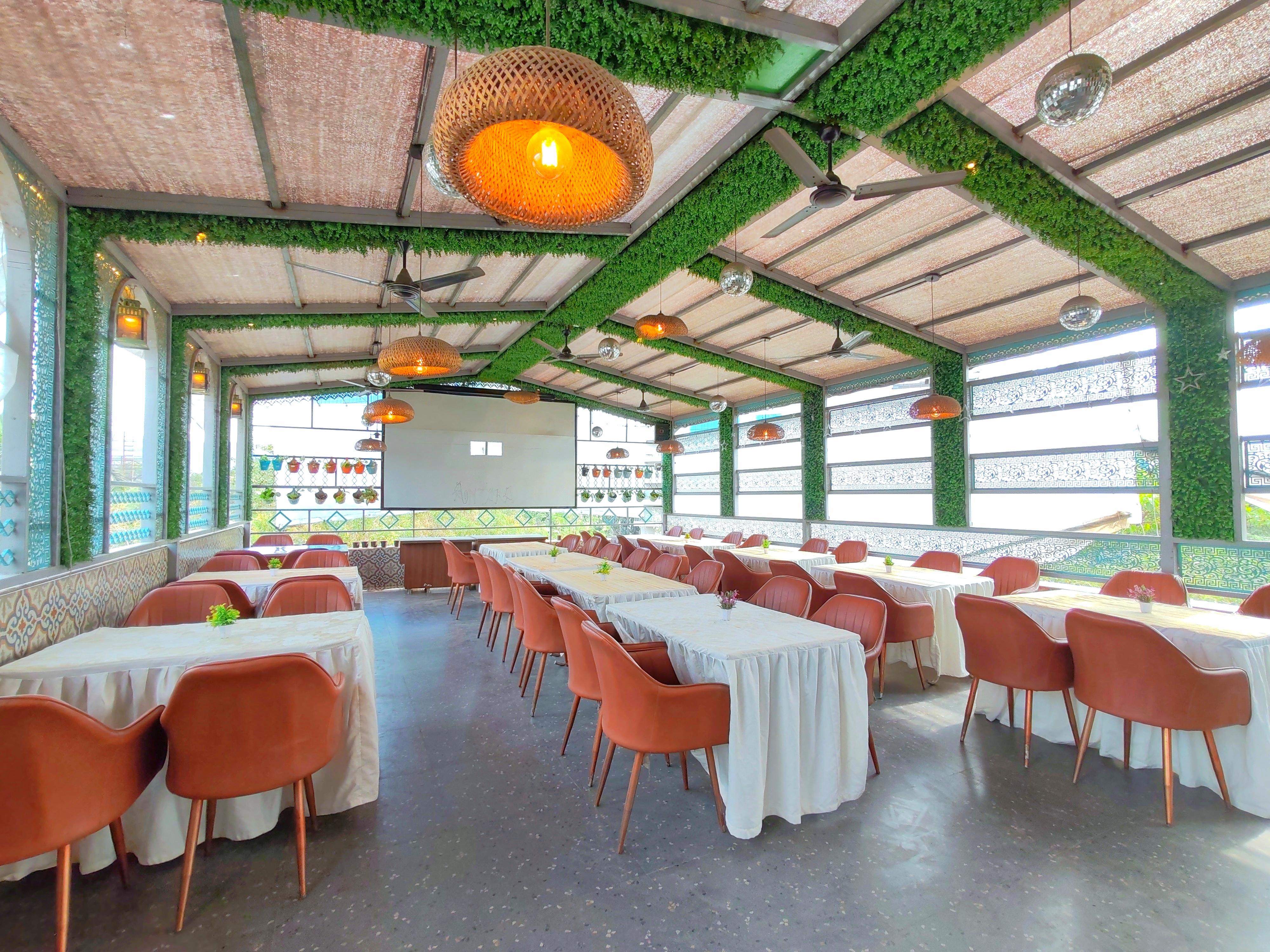 HOTEL FLYSKY ROOMS AND BANQUETS - Tap to explore photos