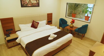 Hotel Devki Inn Room Type - Deluxe Room