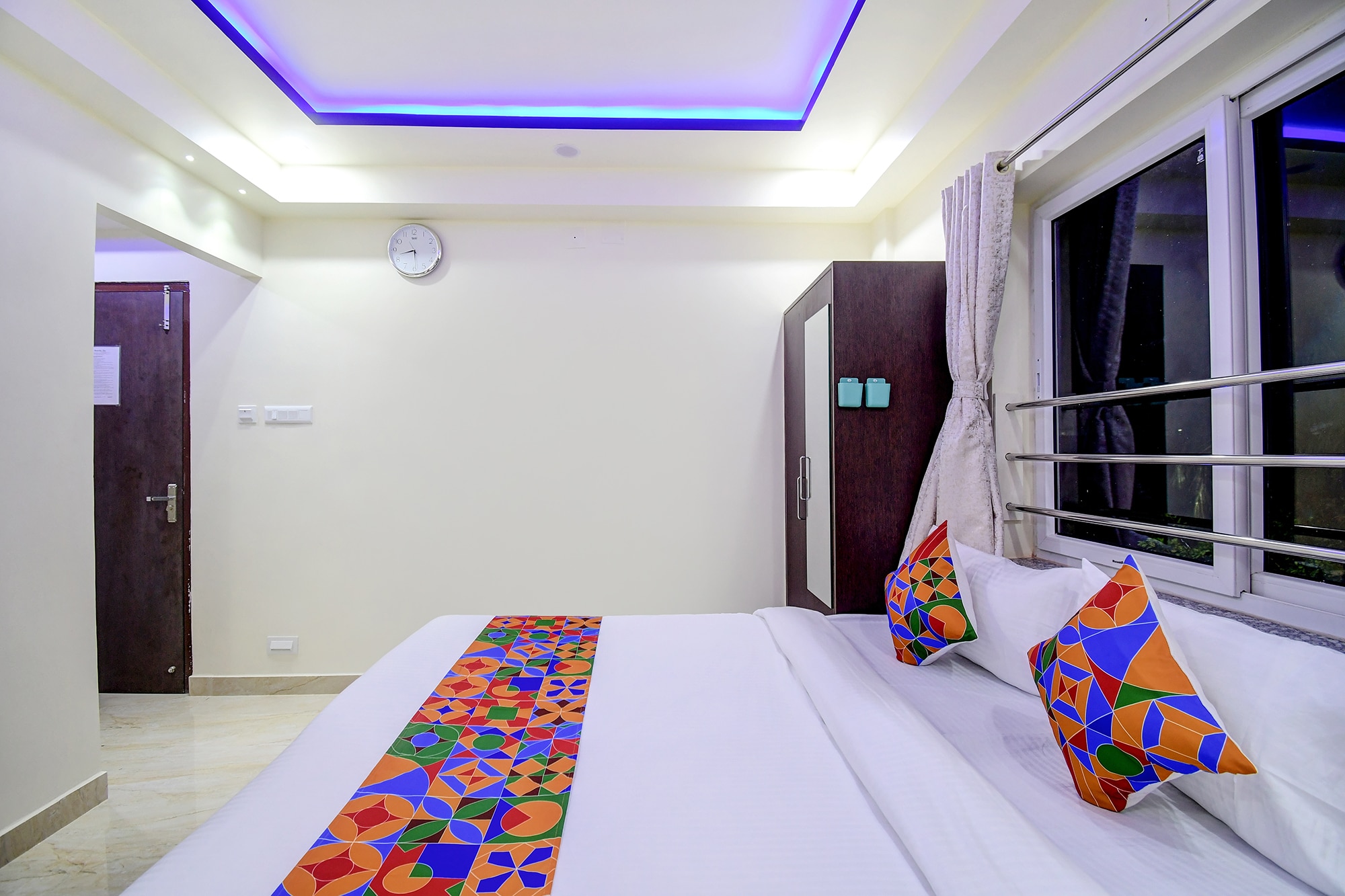 FabHotel Anchorage Inn - Nr. Axis Mall - Tap to explore photos