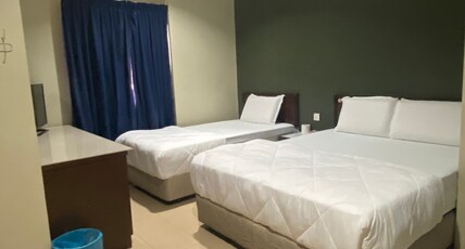 Hotel O Gold Hill Hotel Room Type - Malaysia Deluxe Triple