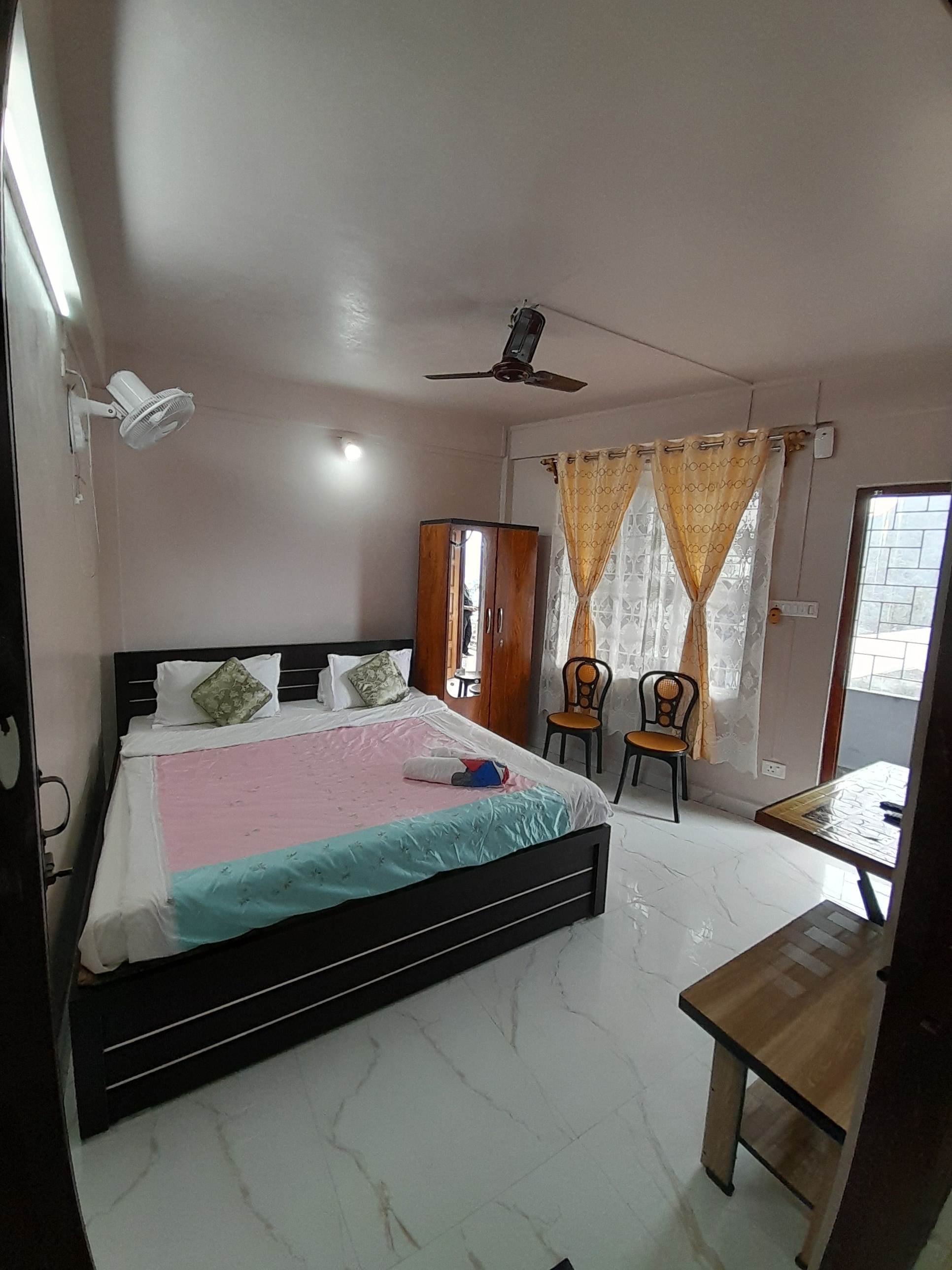 Living Roots Lodge Homestay - Tap to explore photos