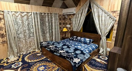 Garden of Eden | Next to Dal Lake Room Type - Super deluxe room (Dal lake side)
