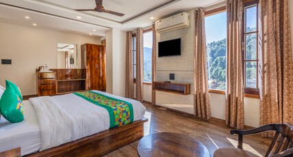 Treebo Anjukul Room Type - Deluxe Room with Mountain View