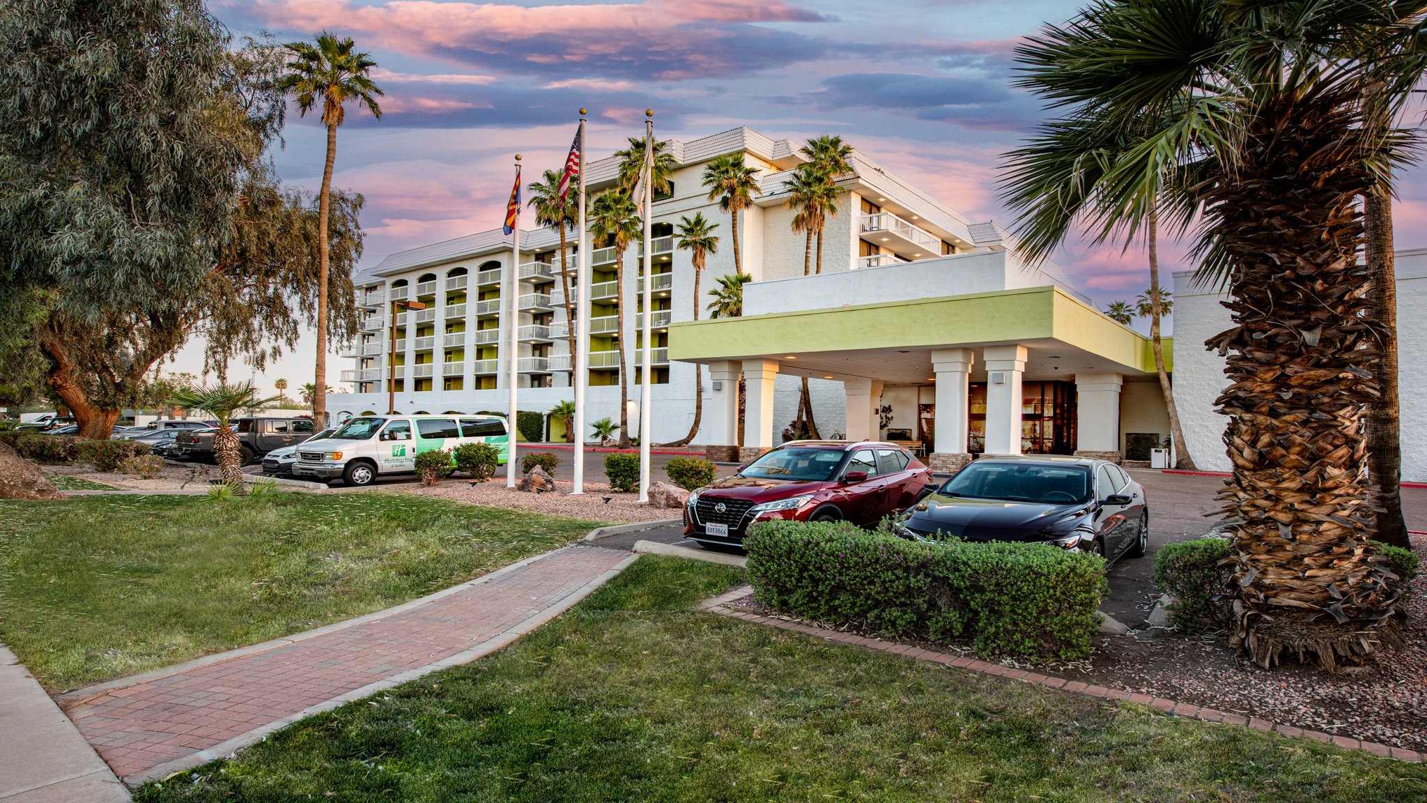 Holiday Inn Hotel & Suites Phoenix - Mesa / Chandler - Tap to explore photos