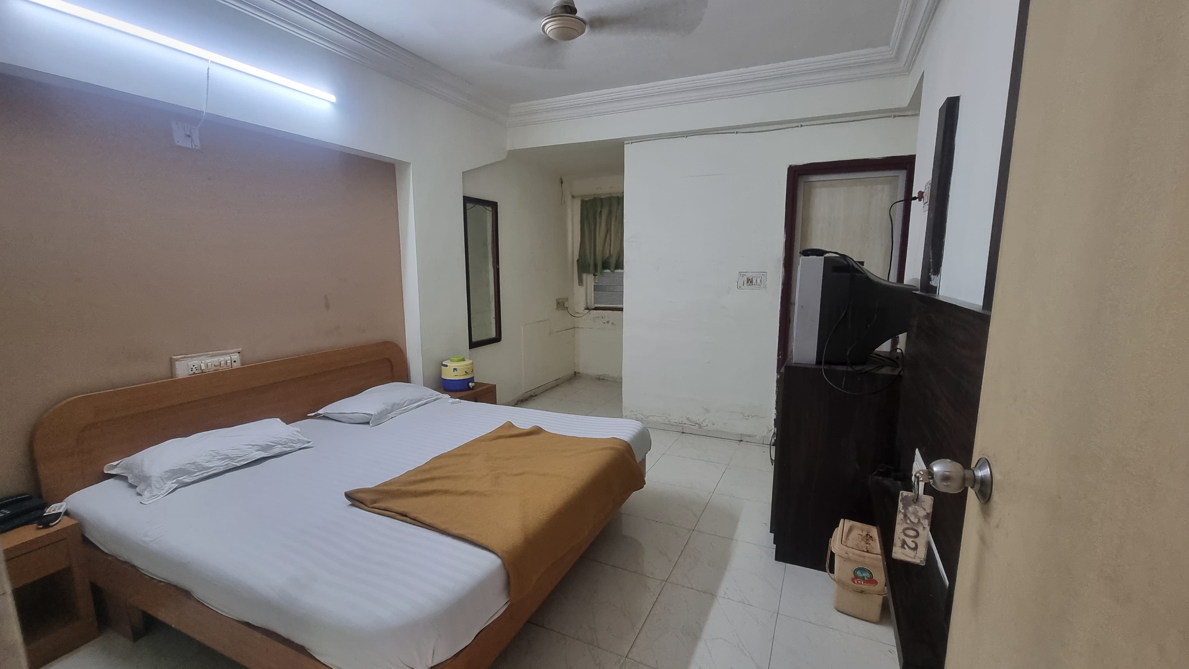 Hotel Safar Inn - Tap to explore photos