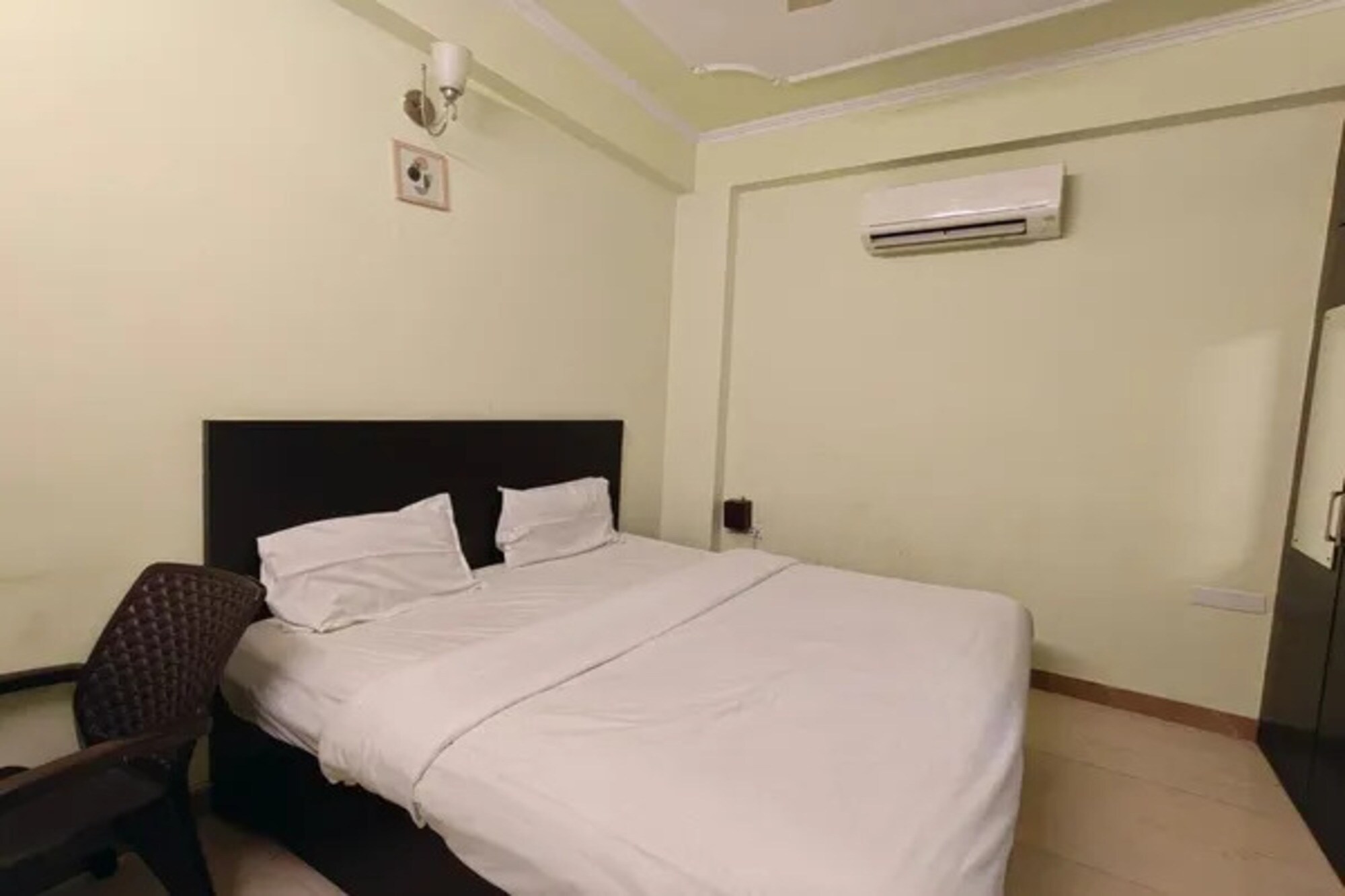 FabHotel Raghukul - Tap to explore photos