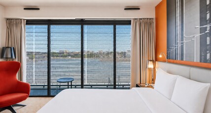 Radisson Blu Bordeaux Room Type - Superior Room - Bassins u00e0 Flot View