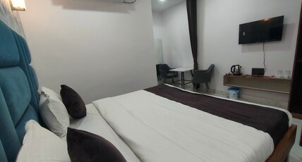 Hotel Abhijeet Inn Room Type - Luxury AC King Bed Room