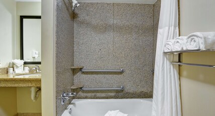 Hilton Garden Inn Conway Room Type - 2QN MOB HEARING ACC W TUB