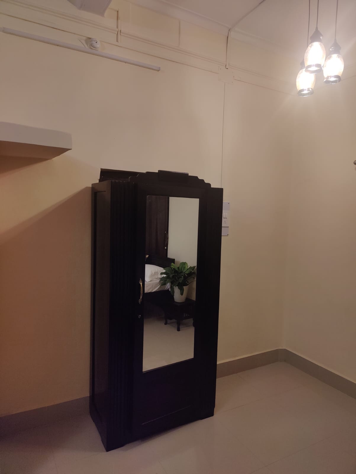 Abode home stay near tollygunge metro - Tap to explore photos
