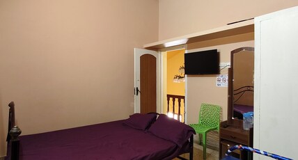 Square & Dormitory Stays Room Type - Double Bed Room