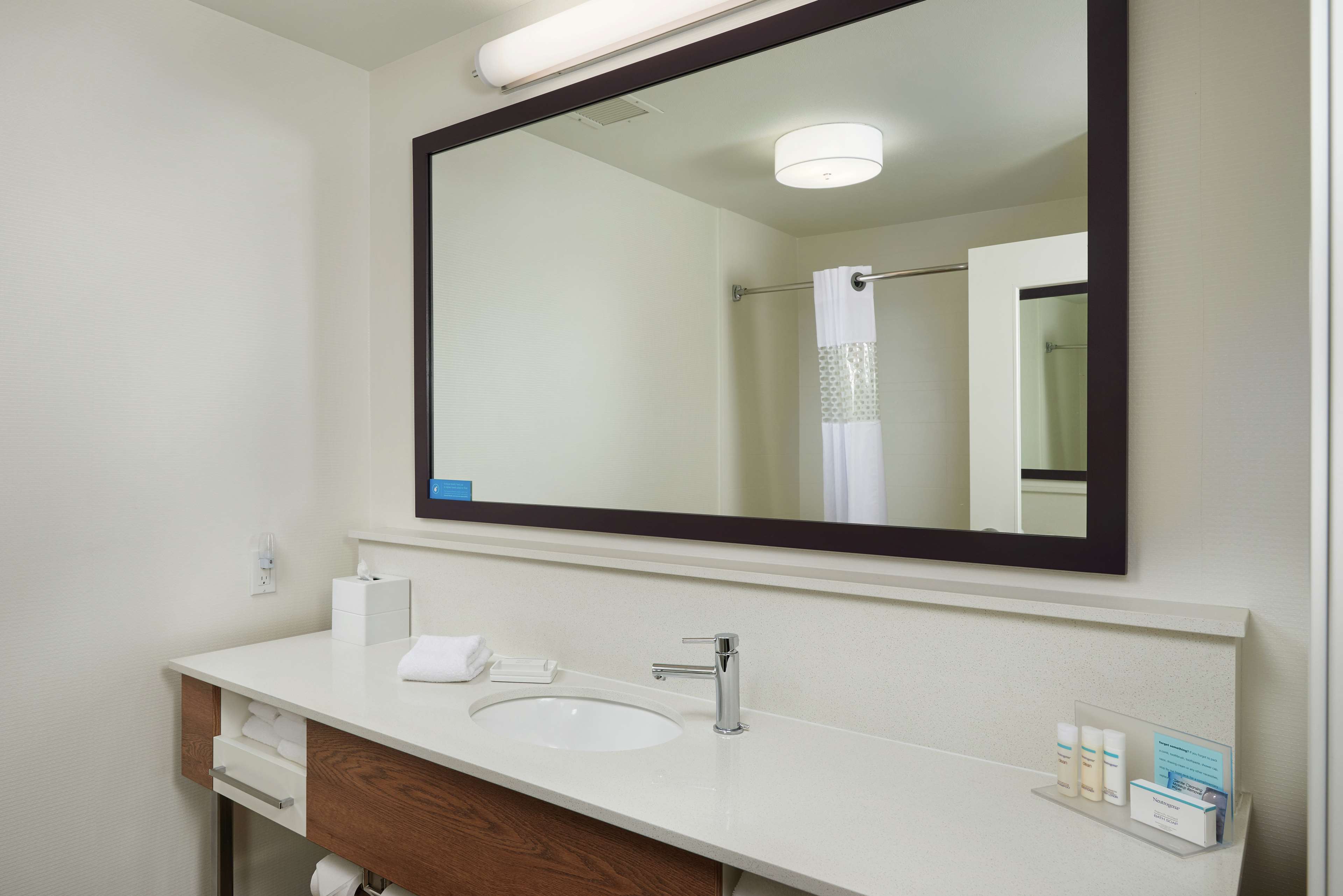 Hampton Inn by Hilton Helena - Tap to explore photos