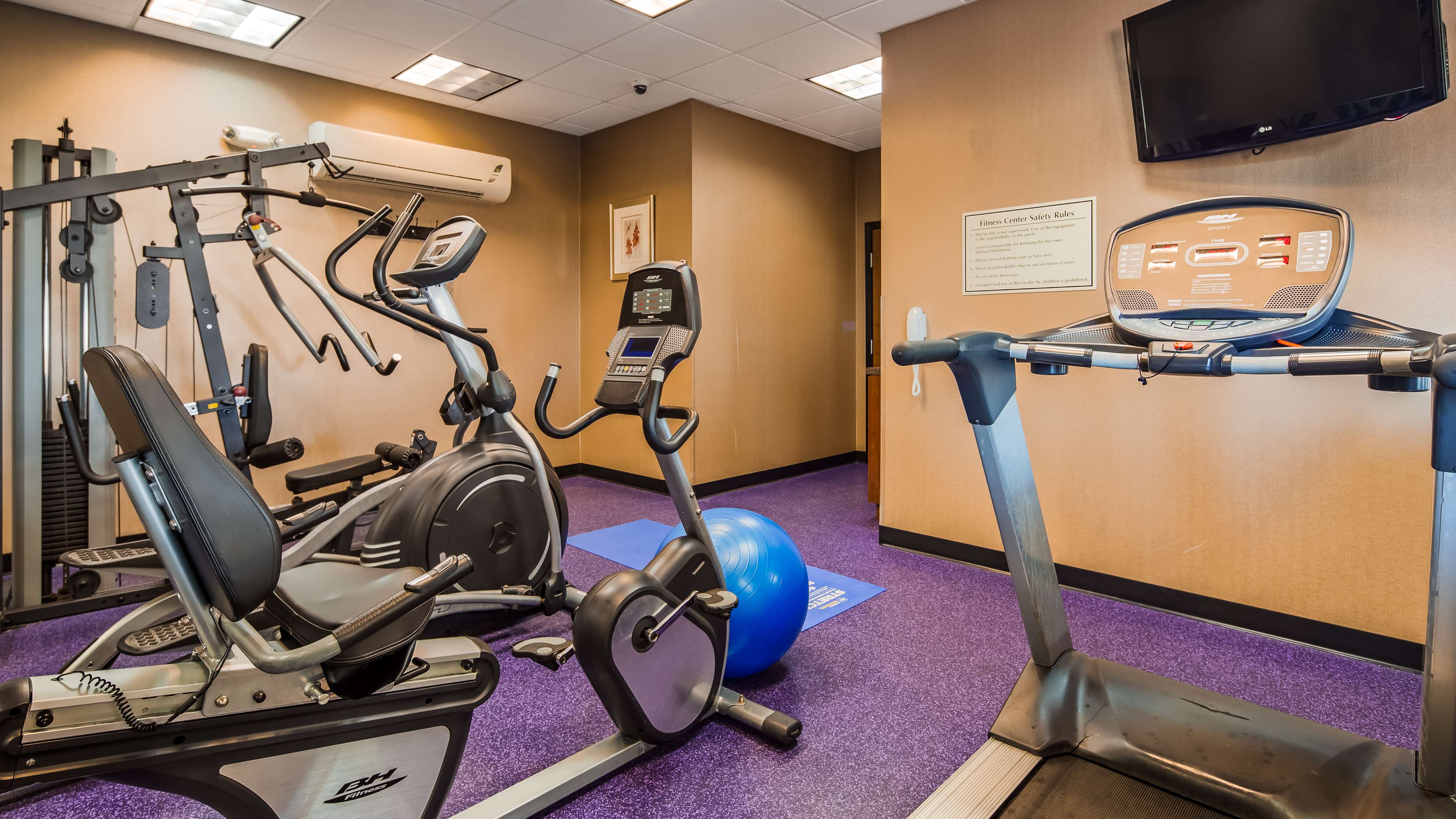 Best Western Plus Carousel Inn & Suites - Tap to explore photos