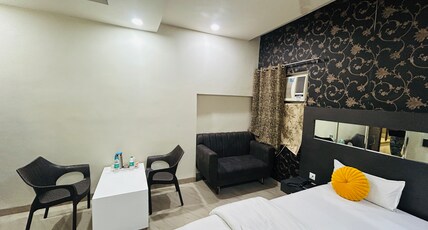 Hotel Saraogi Palace Room Type - Deluxe AC Room